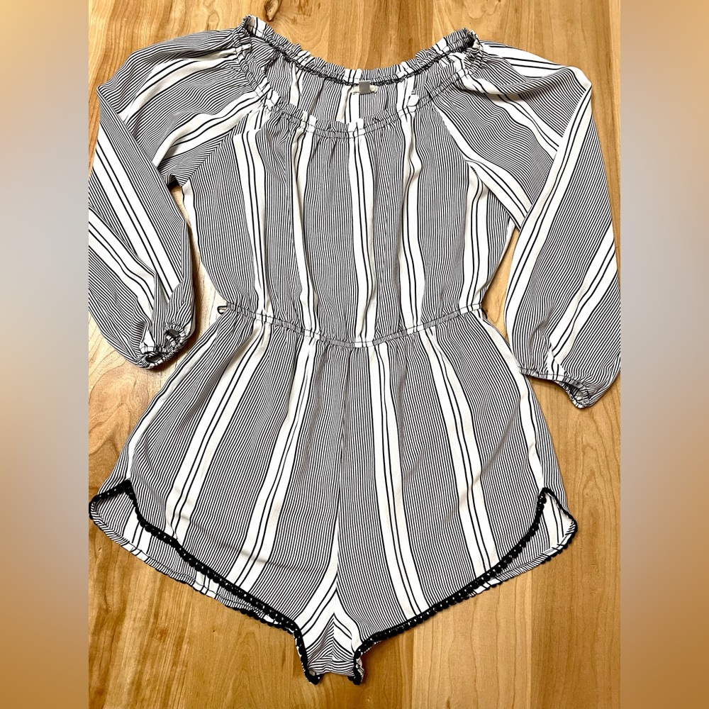 Ecote Women’s M Elastic Waist Lightweight Black And White Striped Romper Crochet